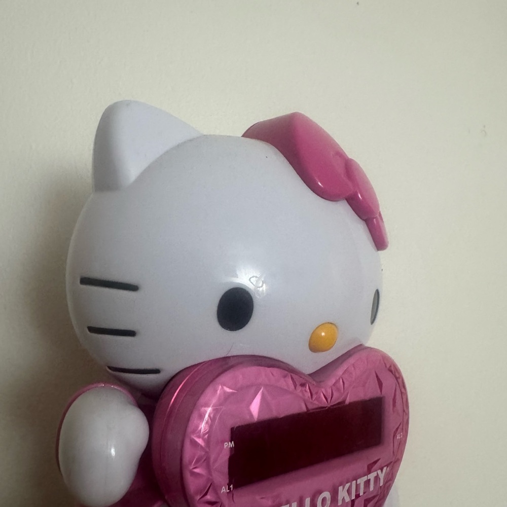 Hello Kitty Pink clock